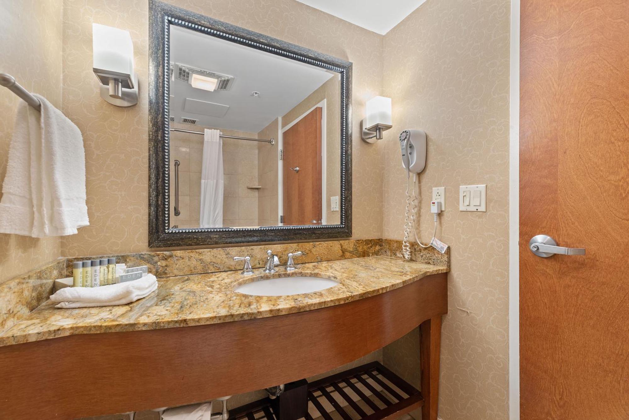Hotel Executive Suites Картерет Экстерьер фото