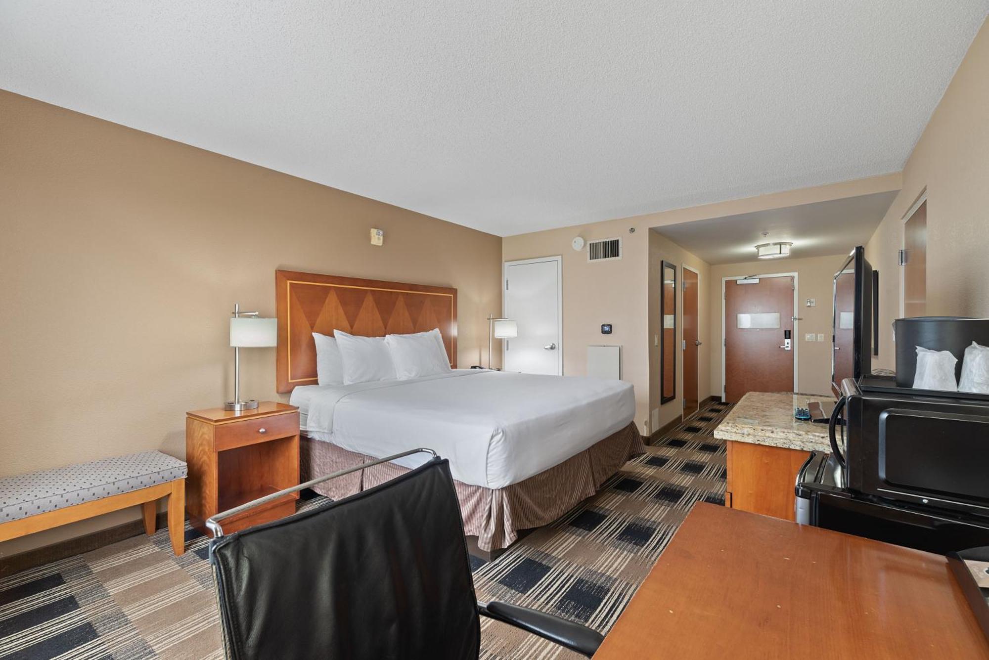 Hotel Executive Suites Картерет Экстерьер фото