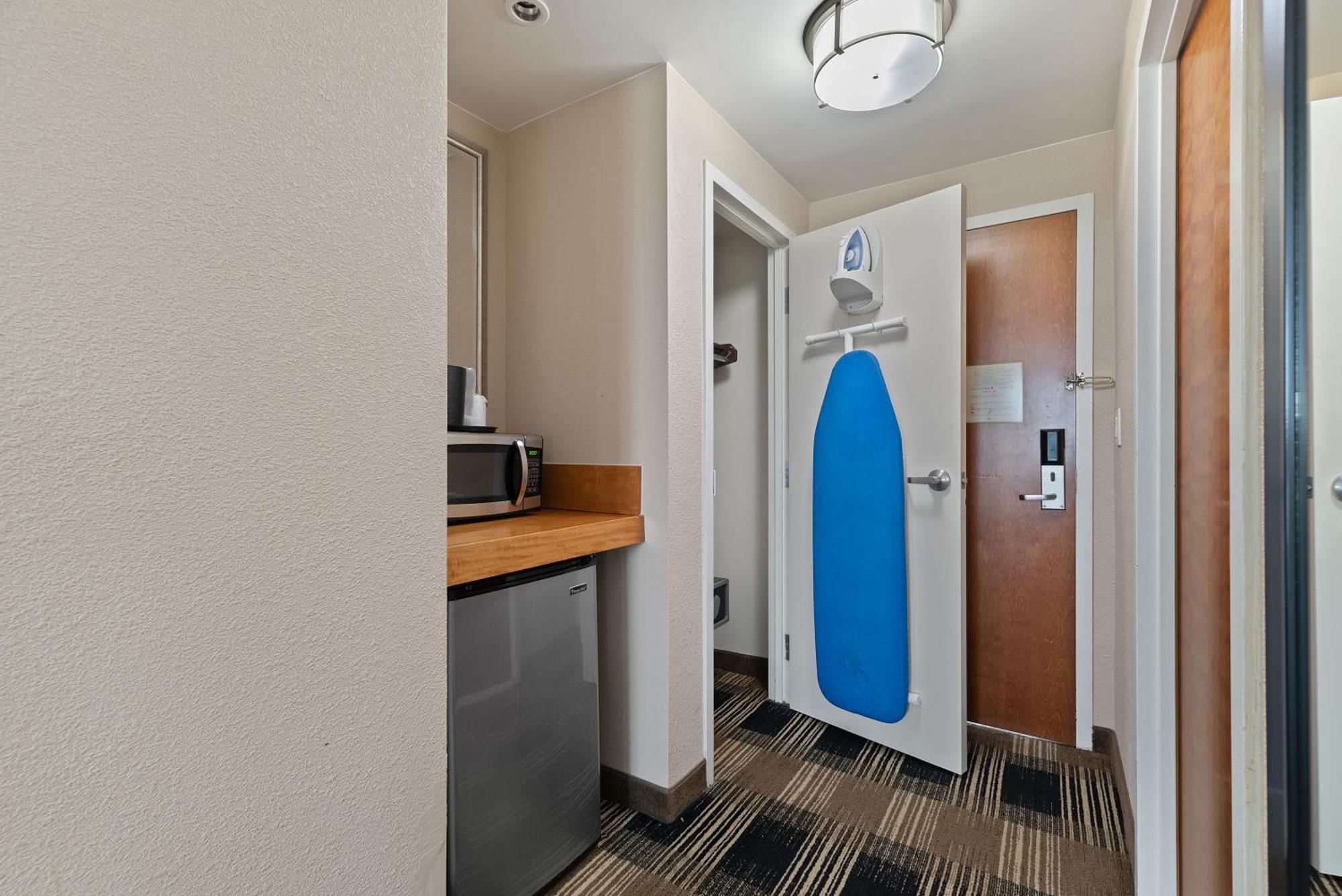 Hotel Executive Suites Картерет Экстерьер фото