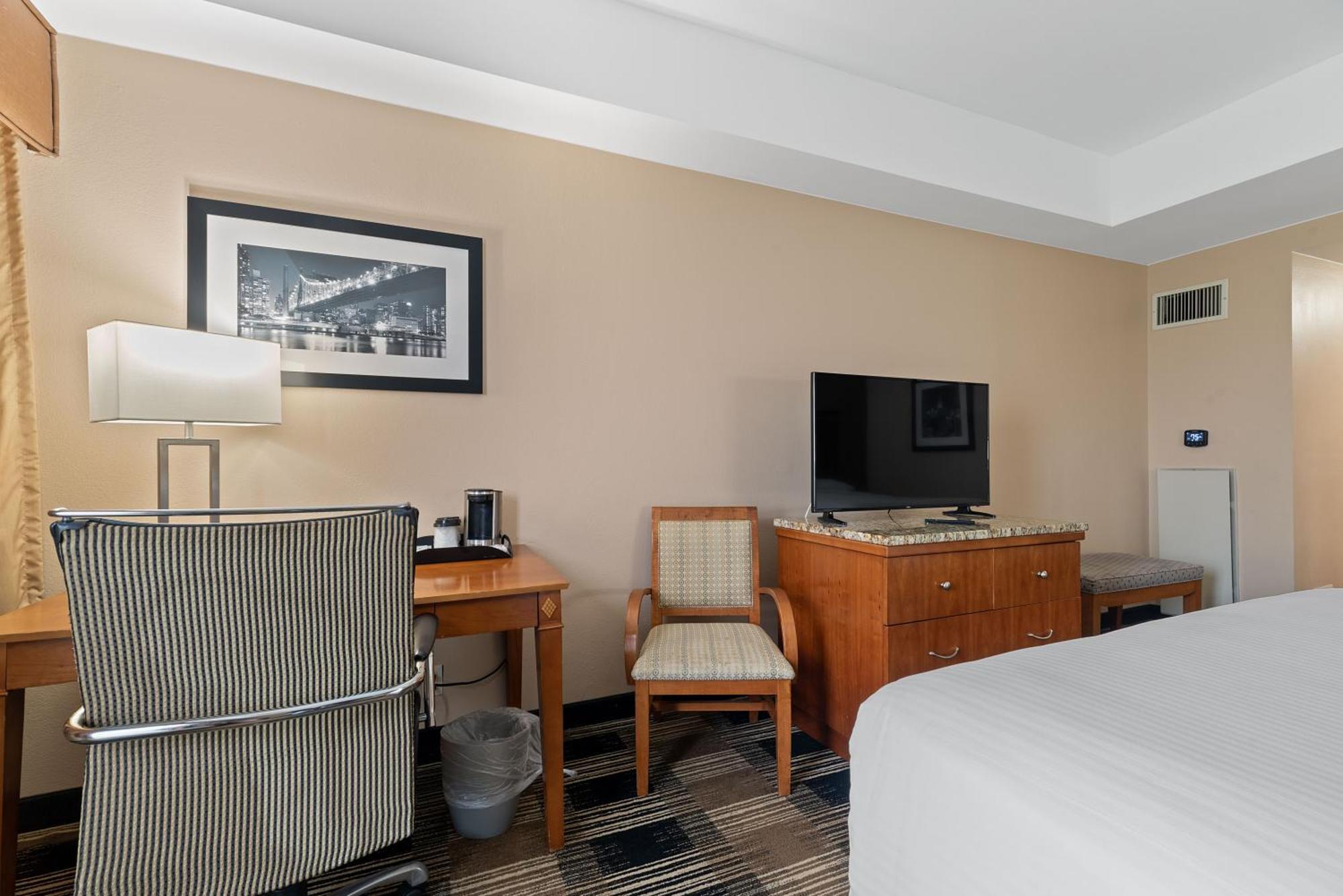 Hotel Executive Suites Картерет Экстерьер фото